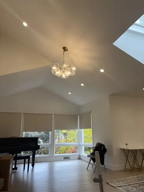 Bubble chandelier in a music room