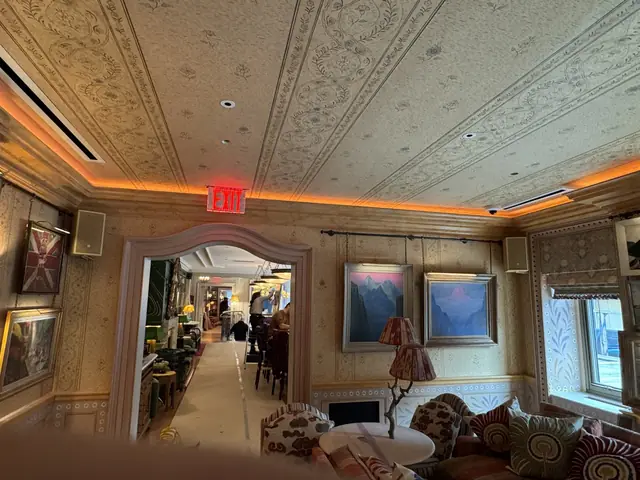 Cove lighting in a lounge with a painted ceiling