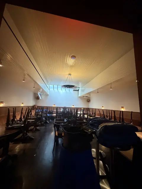 Restaurant dining room lighting